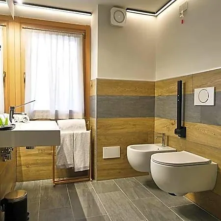 Perruquet 3 Stelle Superior فندق بيريوِل تْشيرفينيا